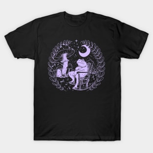 Goblincore Aesthetic Cottagecore Frog waiting for mushrooms to grow - Mycology Shrooms T-Shirt